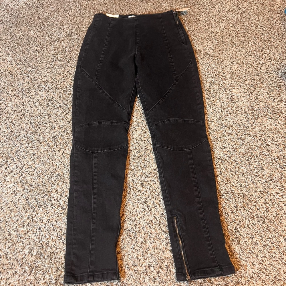 We The Free Bella Moto Mid Rise Skinny Jeans Black Zipper Detail Size 27